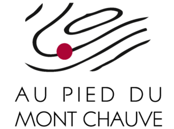 Au Pied du Mont Chauve (    )